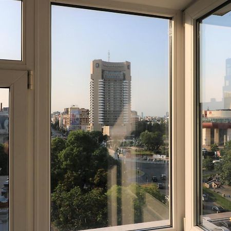 Serenity Heights Apartment: A Panoramic Haven Near Old Town - Free Minibar Bucharest Exterior photo