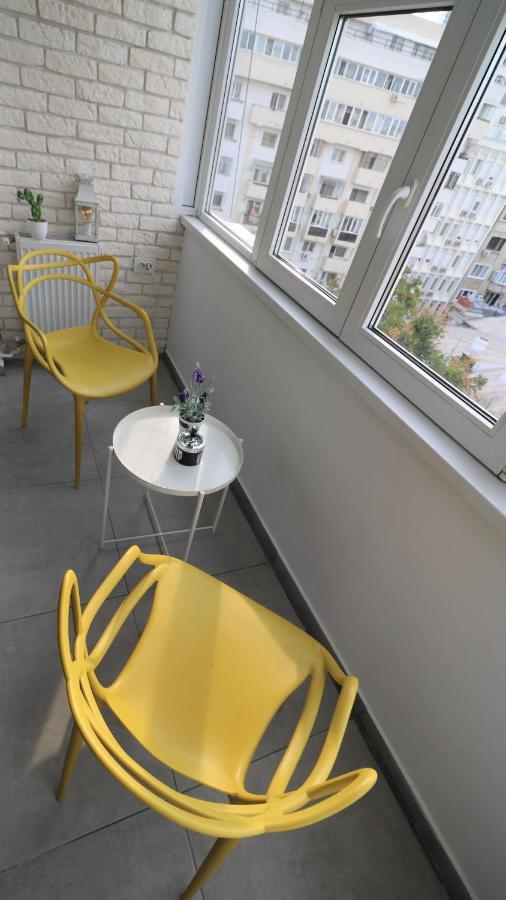Serenity Heights Apartment: A Panoramic Haven Near Old Town - Free Minibar Bucharest Exterior photo