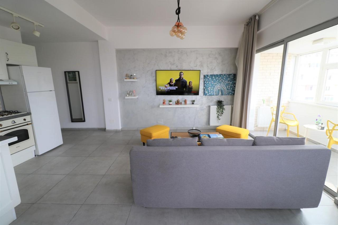 Serenity Heights Apartment: A Panoramic Haven Near Old Town - Free Minibar Bucharest Exterior photo