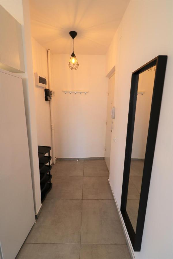 Serenity Heights Apartment: A Panoramic Haven Near Old Town - Free Minibar Bucharest Exterior photo