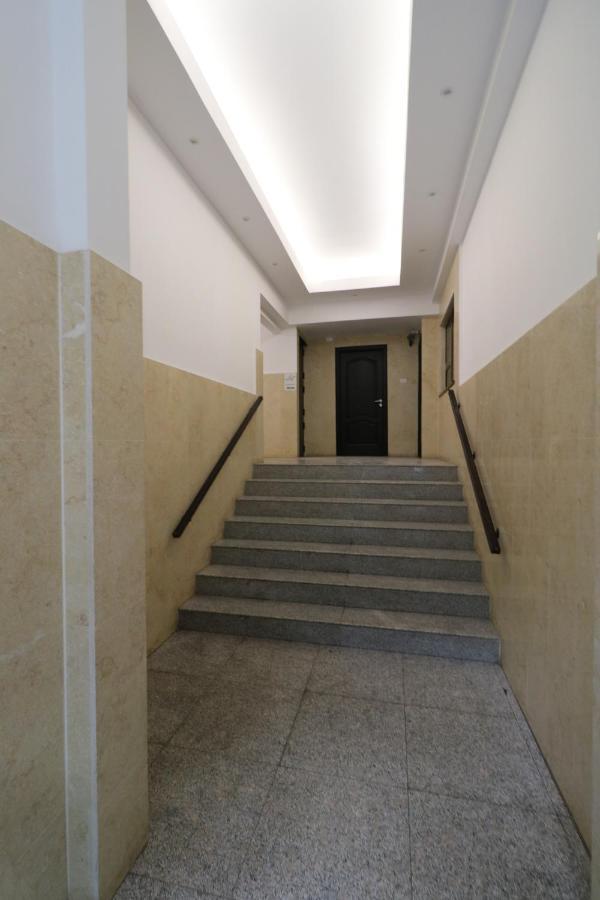 Serenity Heights Apartment: A Panoramic Haven Near Old Town - Free Minibar Bucharest Exterior photo