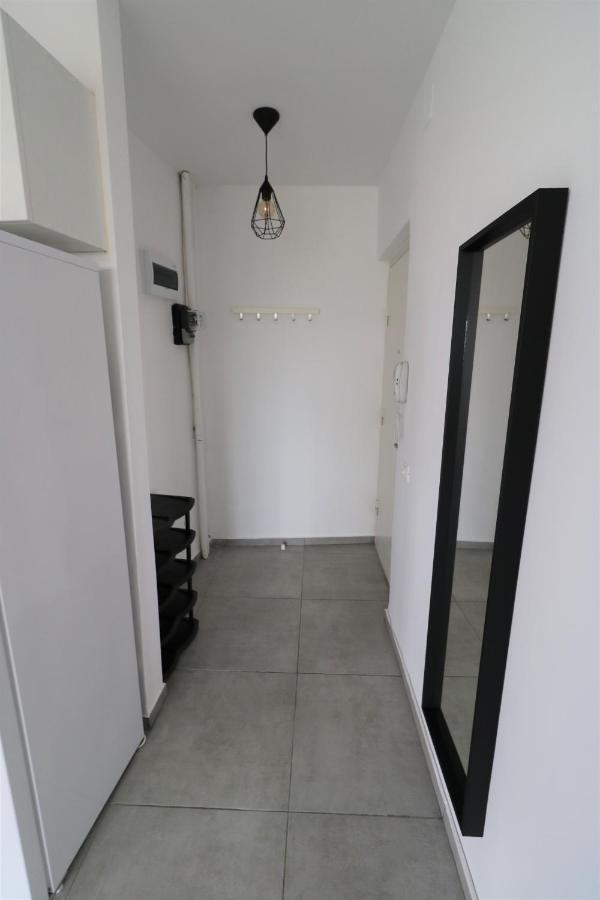 Serenity Heights Apartment: A Panoramic Haven Near Old Town - Free Minibar Bucharest Exterior photo