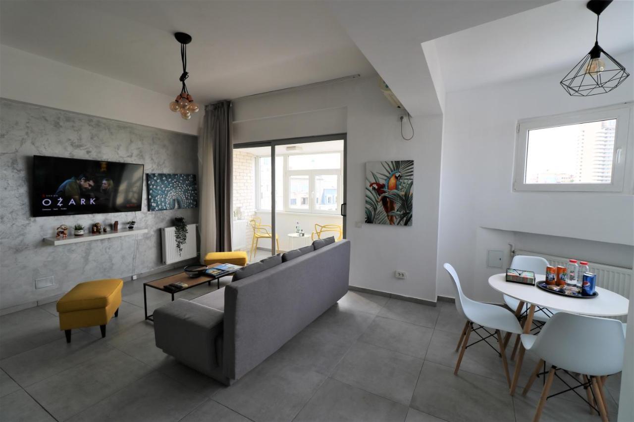 Serenity Heights Apartment: A Panoramic Haven Near Old Town - Free Minibar Bucharest Exterior photo