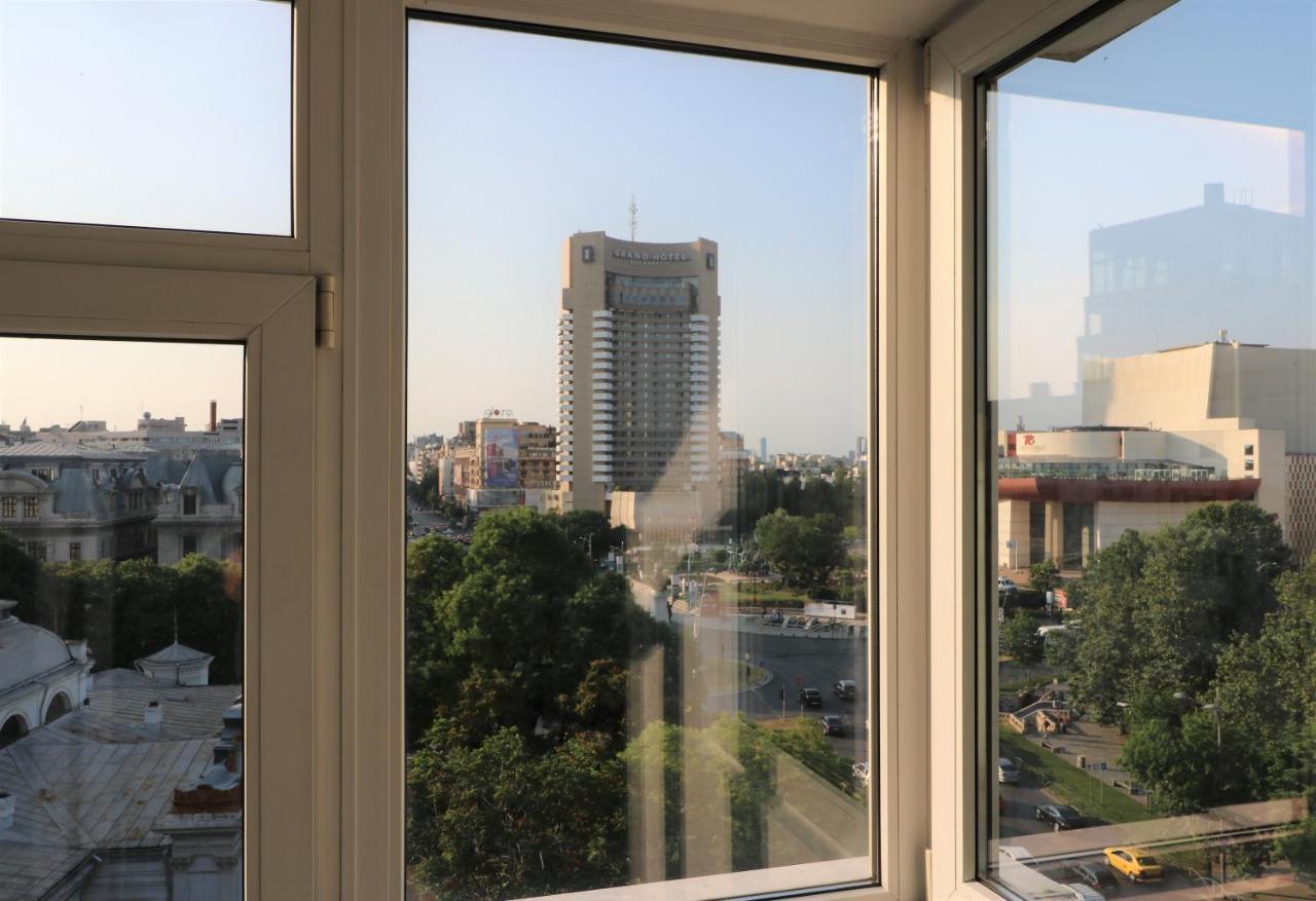 Serenity Heights Apartment: A Panoramic Haven Near Old Town - Free Minibar Bucharest Exterior photo