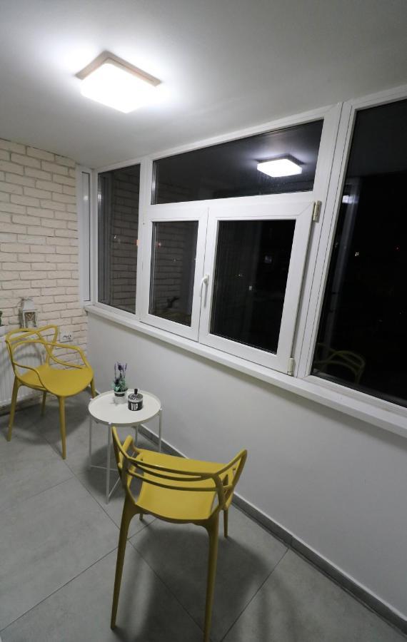 Serenity Heights Apartment: A Panoramic Haven Near Old Town - Free Minibar Bucharest Exterior photo